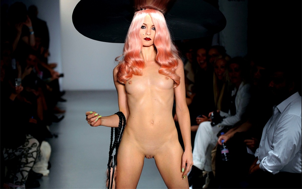 Alejandra Guilmant титьки подиум