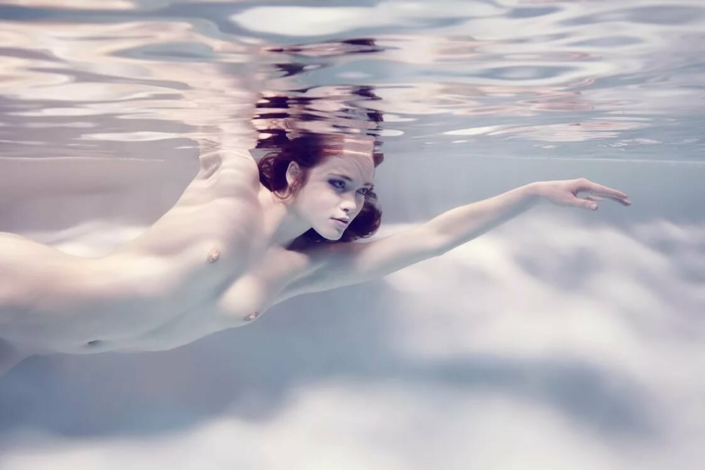 Голенькие девушки в воде