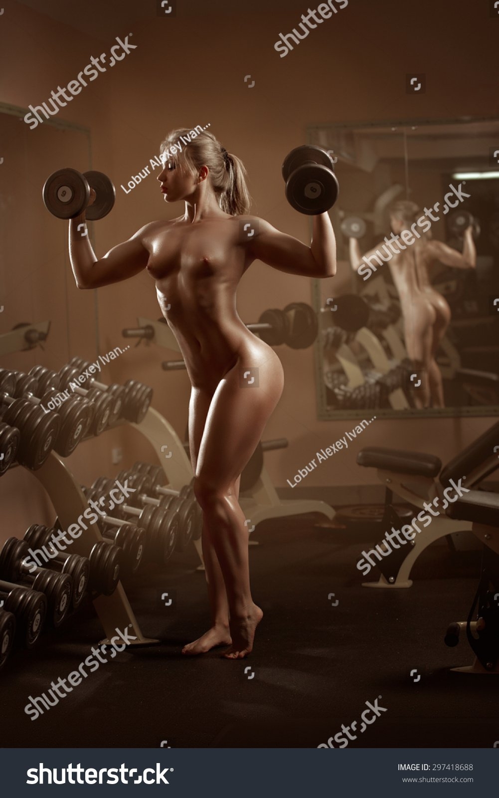 Эротическая фотосессия в спортзале