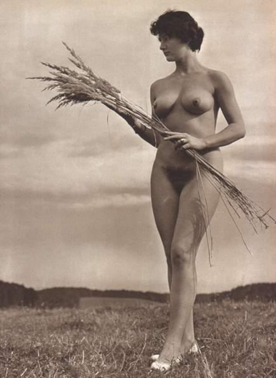 Голые женщины в прошлом