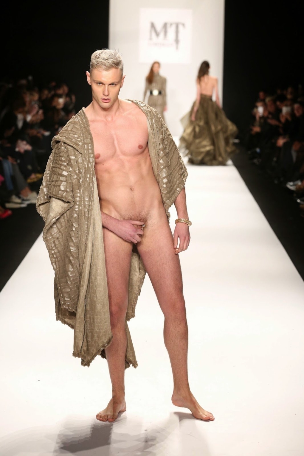 Чарли Ле Минду Charlie le naked