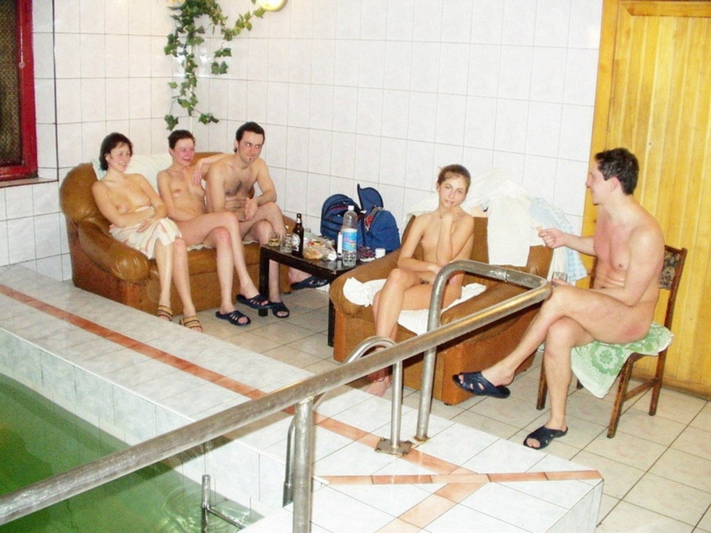 Голые девки в бане с мужиками