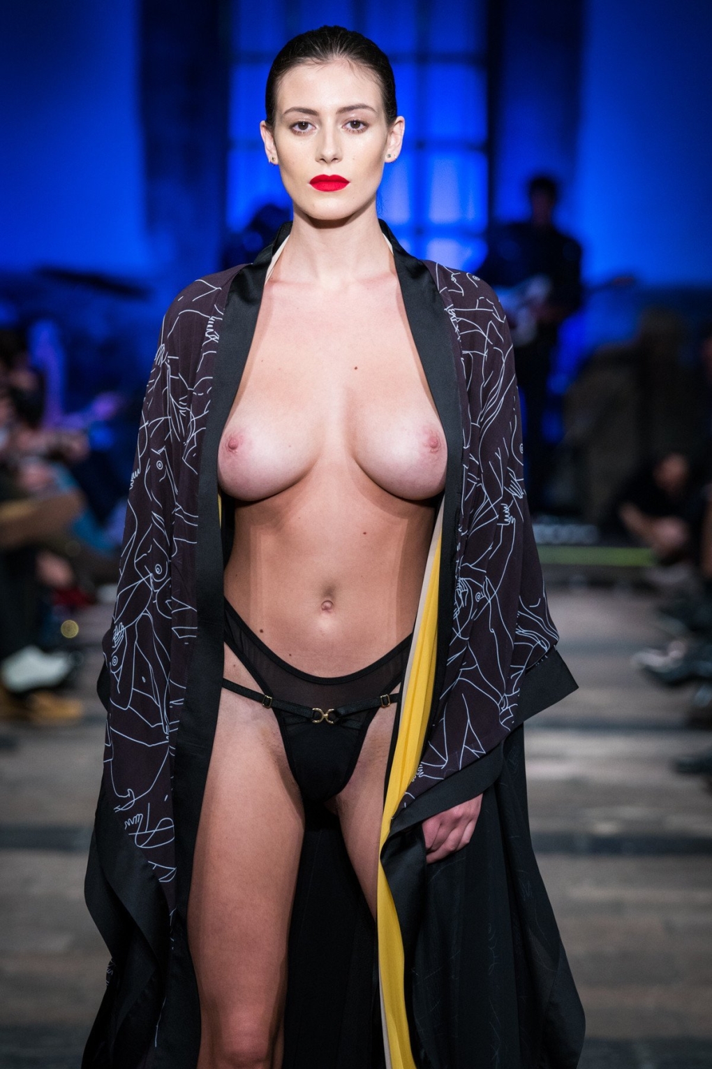 Кристалл Саммерс Micro Bikini