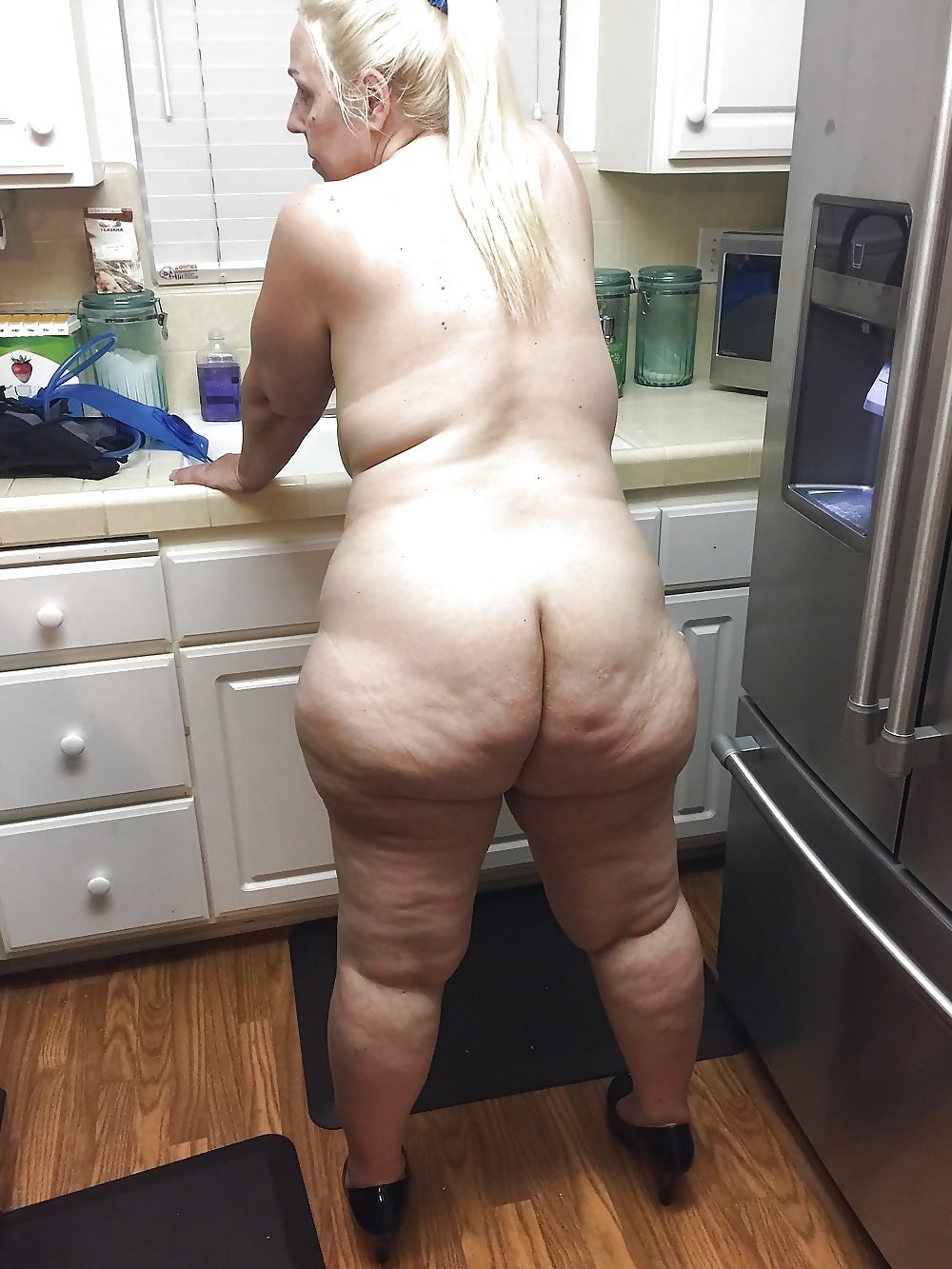 Большие целлюлитные задницы