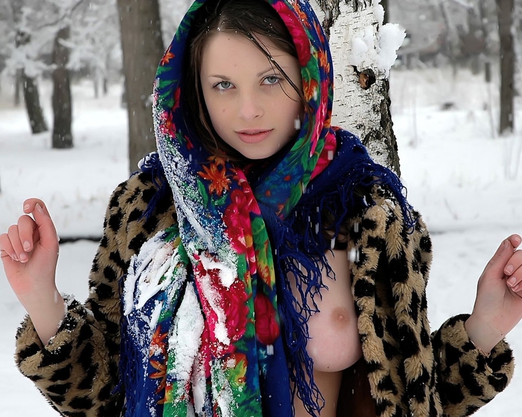 Голые красавицы в платках