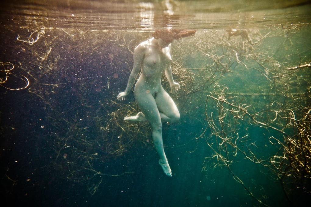 Большие сиськи под водой